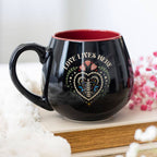 Tasse noire avec intérieur rouge et motif cœur ‘Love Lives Here’