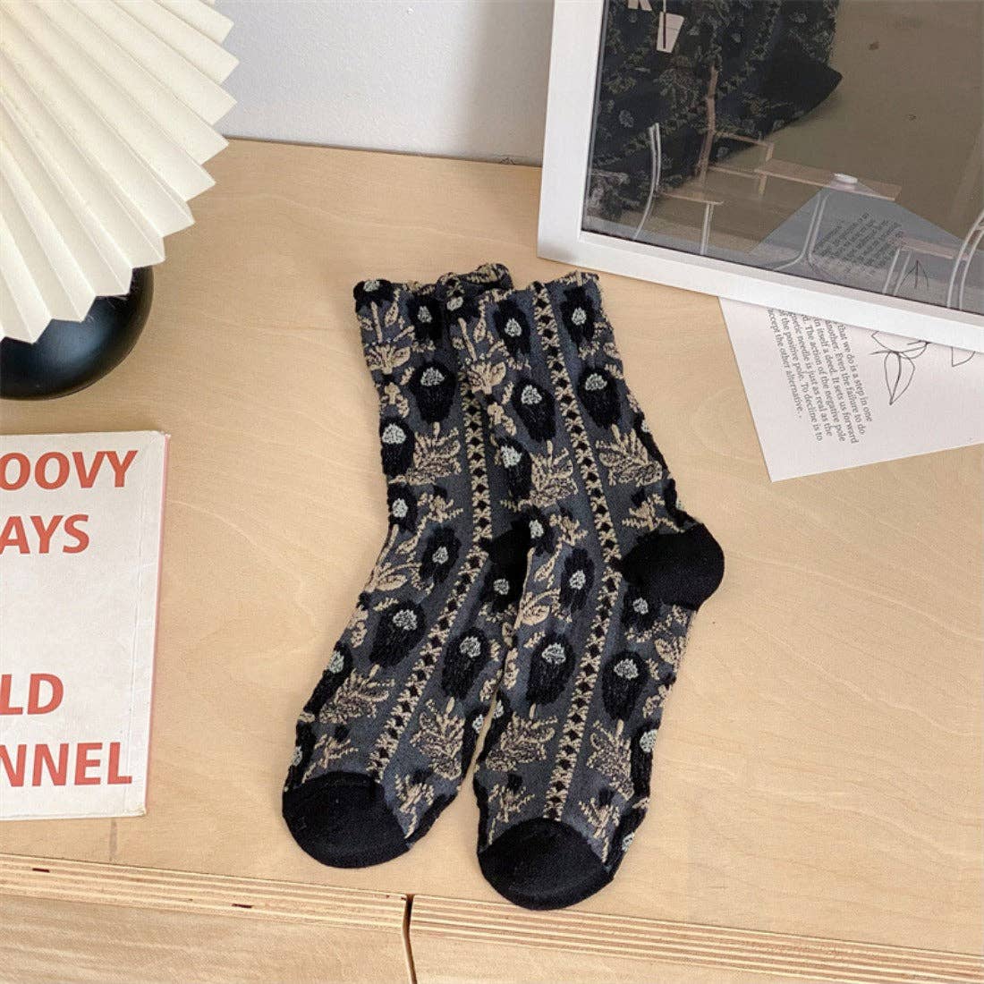 Chaussettes vintage à fleurs en relief