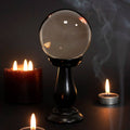 Petite boule de cristal gris fumé sur socle
