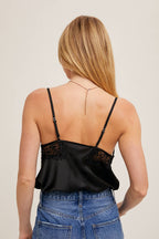 Camisole soyeuse avec bordure en dentelle