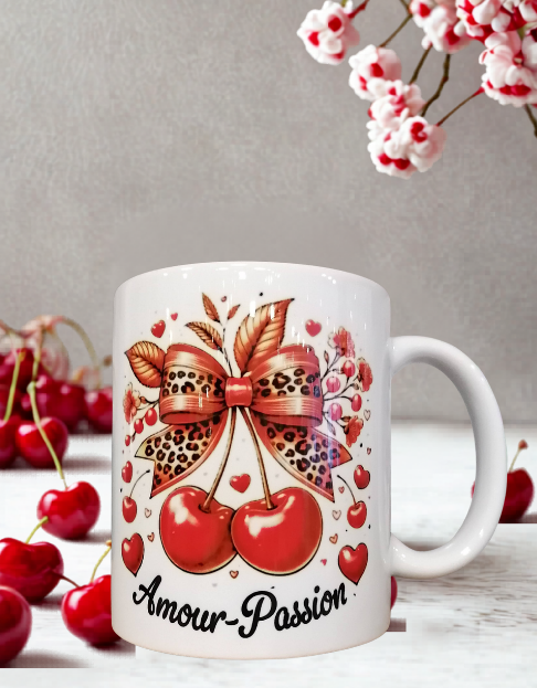 Le motif est sublimé sur les deux côtés, offrant une tasse aussi belle à tenir de la main droite que de la main gauche.