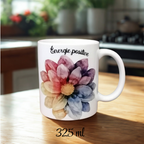 “Mug blanc décoré d’une fleur colorée et du message Énergie positive.”