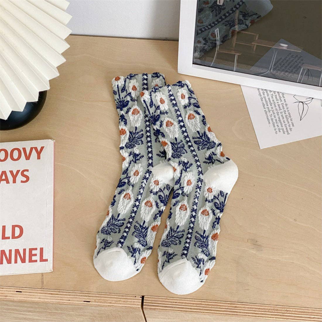 Chaussettes vintage à fleurs en relief