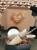 Boîte cadeau avec chandelle parfumée Poire Blanche & Papaye et bouquet de fleurs séchées