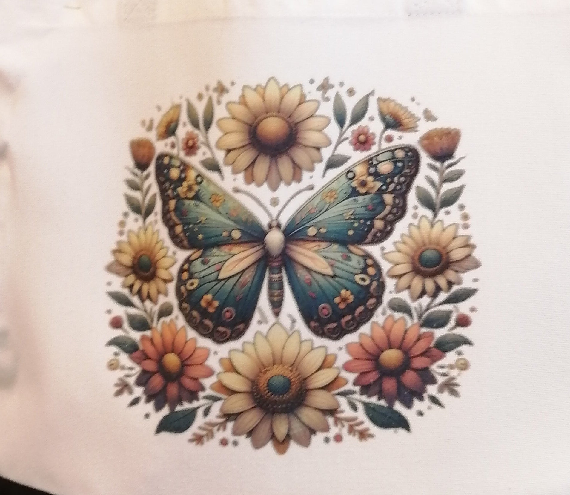 Sac réutilisable blanc et noir avec illustration colorée de papillon et fleurs.