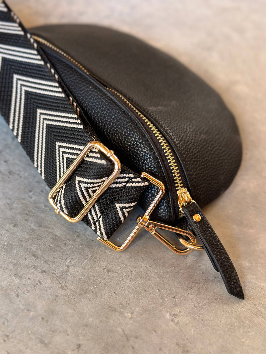 Sangle de sac Chevron noire